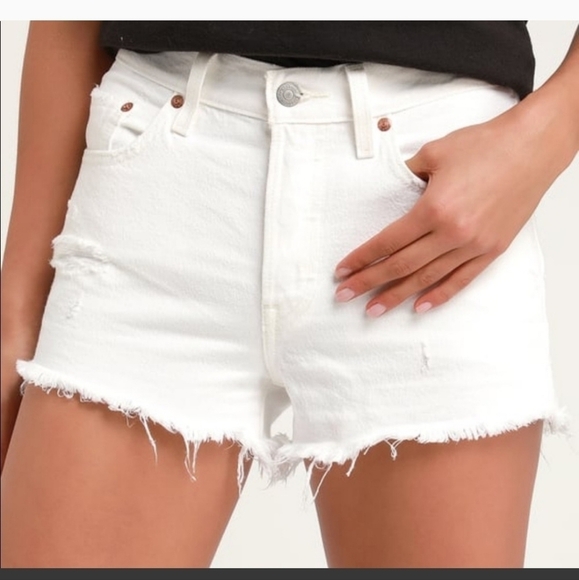NWT LEVIS FOR ANTHROPOLOGIE WHITE 501 DISTRESSED HI RISE BUTTON FLY SHORTS - Picture 9 of 12